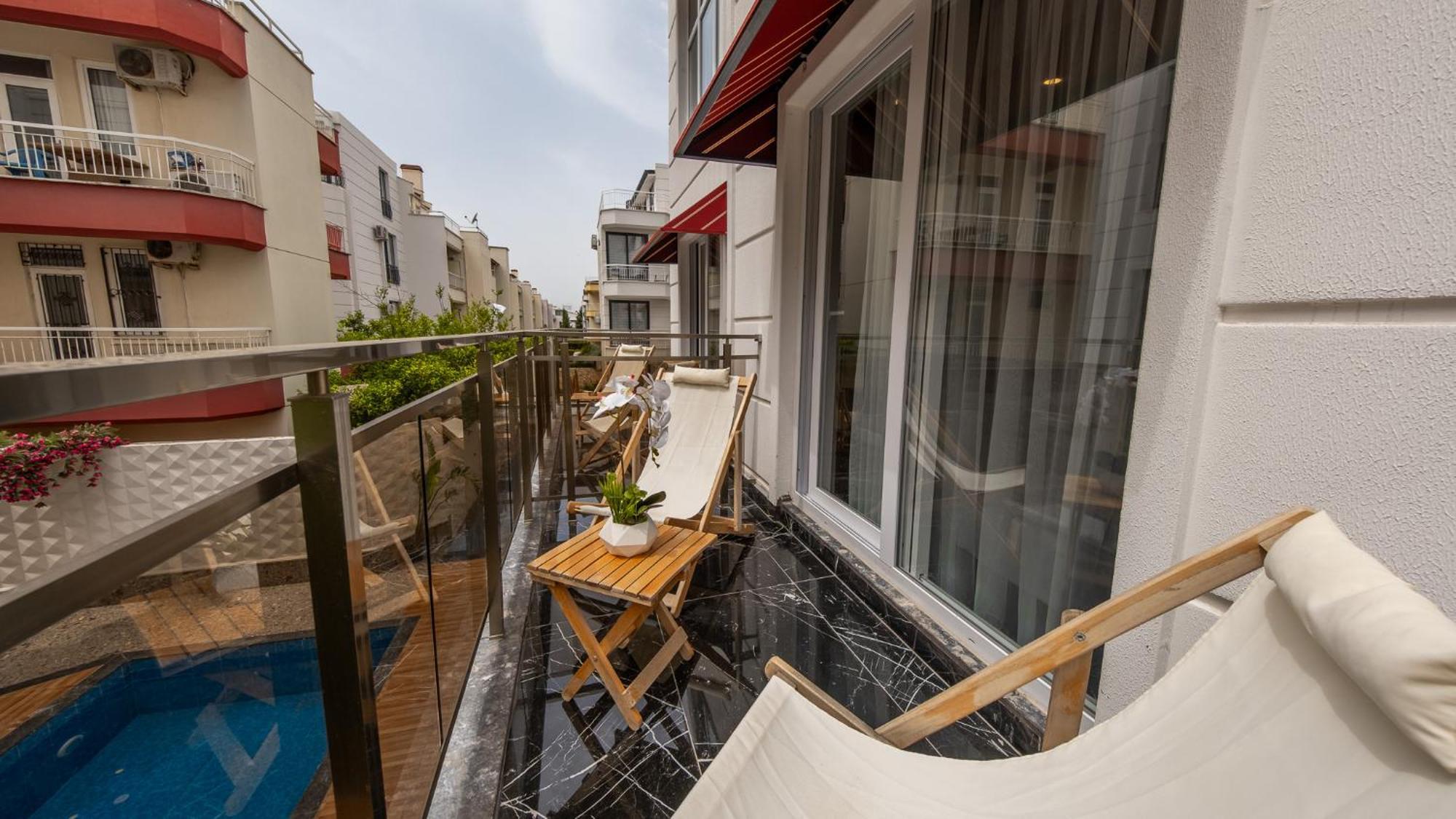 Mrt Suites Lara Antalya Bagian luar foto